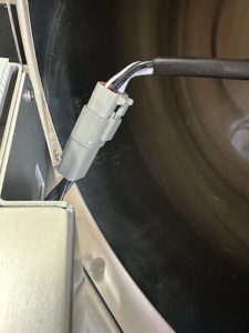 freeze dryer internal rack plug, plugged in
