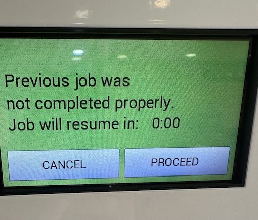 freeze dryer screen showing previous job wasn't completed and will resume