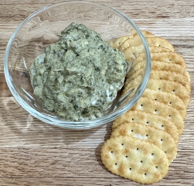 creamy spinach dip with crackers